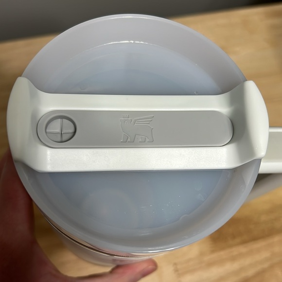 Stanley 40 oz (small dent at bottom- otherwise EUC) - Picture 2 of 7